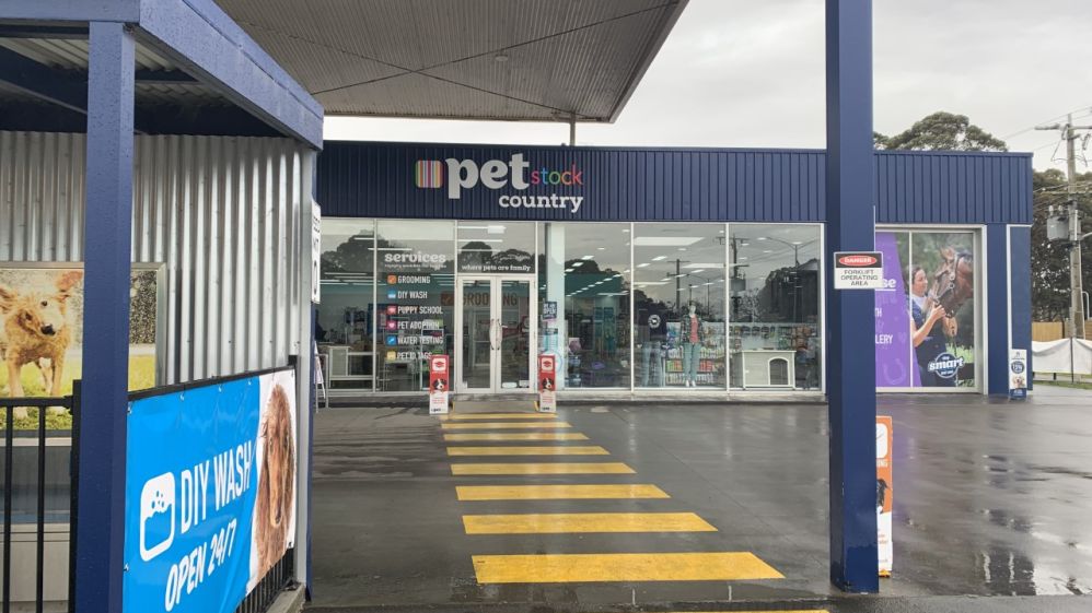 Pet Stock Country Exterior